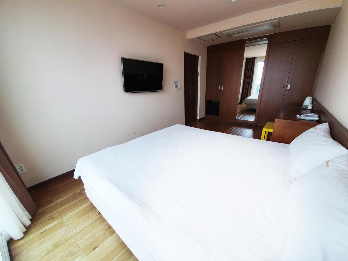 Jeju Jungmun Ocean Blue Hotel Seogwipo Exterior photo